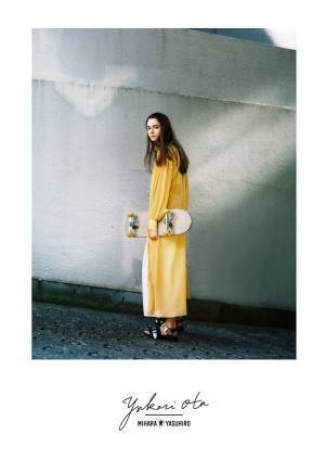 ミハラ ヤスヒロ×大田由香梨×ステュディオス - ファーとバックルのフラットシューズやブラウス