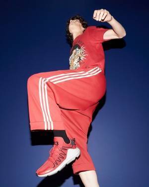 Y-3の18年春夏の新作 - ”コブラ”のグラフィックを配したシャツやスリーストライプスのスニーカー