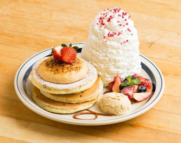 エッグスンシングスから期間限定「濃厚キャラメルブリュレパンケーキ」大阪・梅田茶屋町店で販売