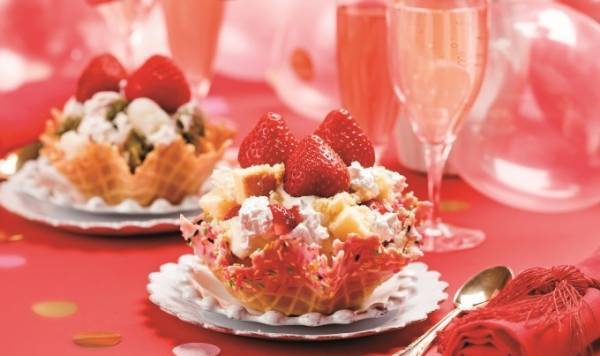 コールドストーン限定メニュー「あまおう」濃厚バニラアイスやスポンジで”冷たいショートケーキ”