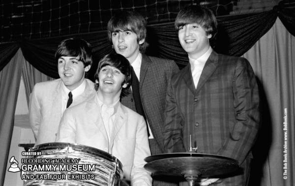 ビートルズ×忌野清志郎の展覧会が大阪南港で開催 - 楽器やステージ衣装など多数の貴重資料