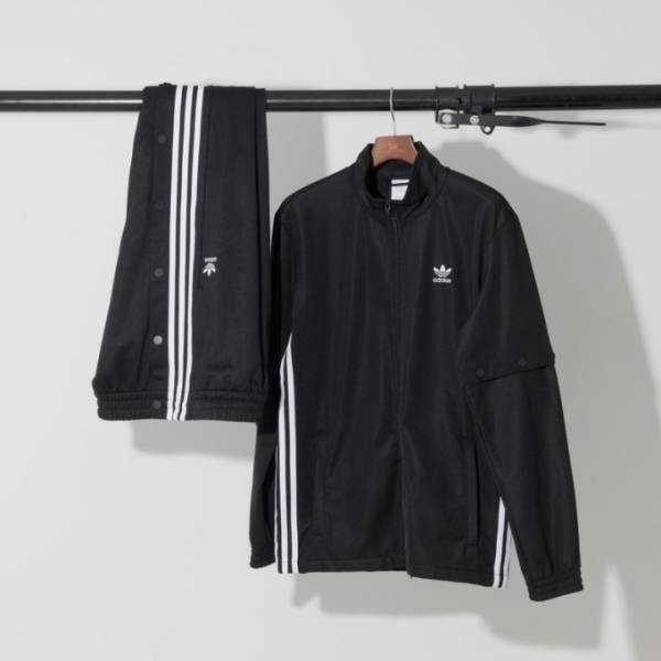 アディダス オリジナルスから日本限定トラックスーツ、裾の“スナップボタン”でシルエットを自由自在に