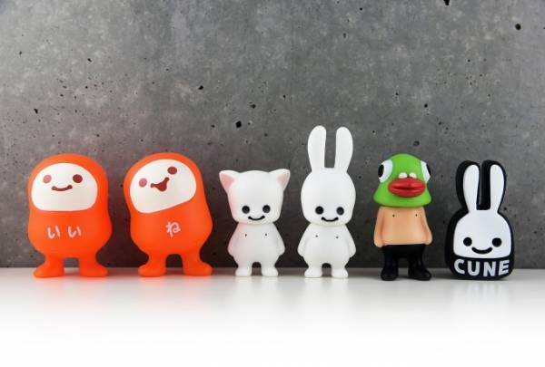 キューンのキャラクターが立体化、小さなソフビ人形や巨大な金色のウサギ人形も