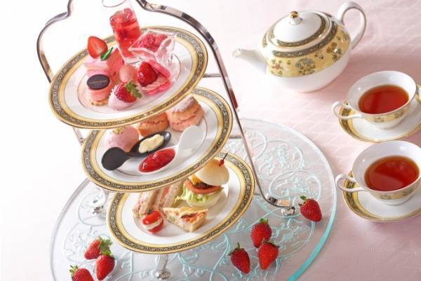 苺スイーツづくしの「ピンクアフタヌーンティー」シャンパンと共に、ウェスティン都ホテル京都で