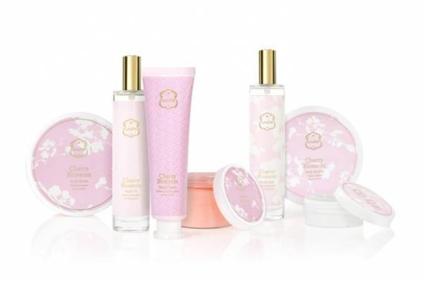 ラリンより“桜”香るスクラブやボディクリーム - 華やかなピンクの日本限定デザイン