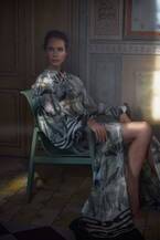 H&M 廃棄物のリサイクル素材が「ウェディングドレス」に変身、鉄くずで作るジュエリーなど