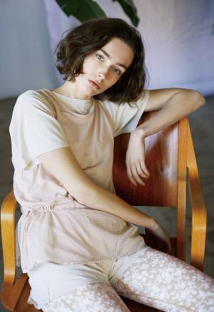 エミ×アシックスのコラボ第4弾 - 機能性と女性らしさを両立したスポーツウェア