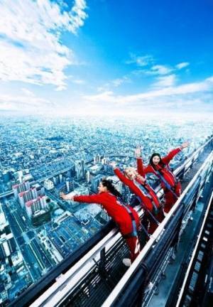 「エッジ・ザ・ハルカス」あべのハルカスに誕生、地上300mの断崖絶壁スリル体験アトラクション