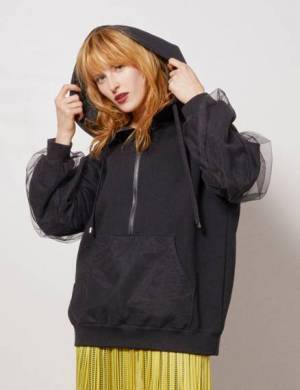 アウラから限定"チュール付きフーディー＆アシンメトリースカート"伊勢丹新宿店がリニューアル