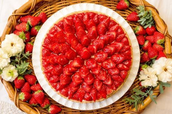 キル フェ ボンから「イチゴとホワイトチョコババロアのタルト」ホワイトデー限定で発売