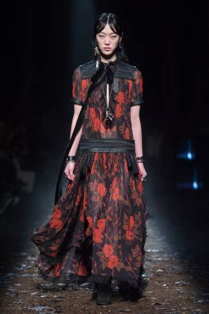 コーチ 2018年秋コレクション - 南西部の荒々しさと優美なゴシックの神秘的な融合