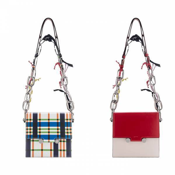 マルニ“紅茶缶”から着想した「キャディーバッグ」＆コンマ型ヒールの新パンプス