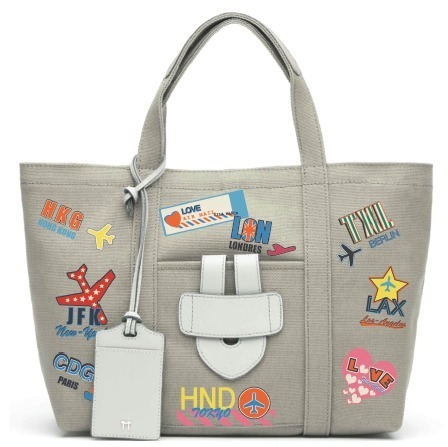 ティラ マーチより日本限定の「LOVE TOUR」バッグ、ポップな世界の空港スタンプ