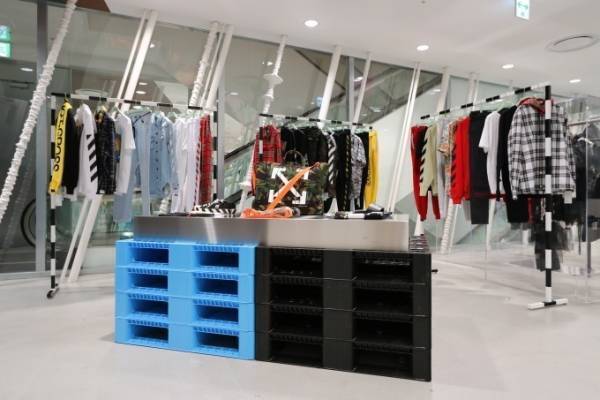 オフ-ホワイトの国内2店舗目がドーバー銀座にオープン - インスタレーションも開催