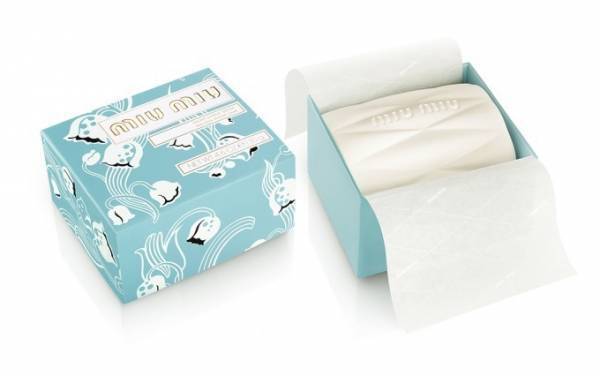 ミュウミュウ 華やかなスズラン香る「ミュウミュウ パフュームド ソープ」が誕生、表面にマテラッセ柄