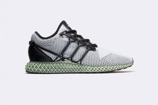 Y-3より、世界200足限定のスニーカー「Y-3 RUNNER 4D」が登場