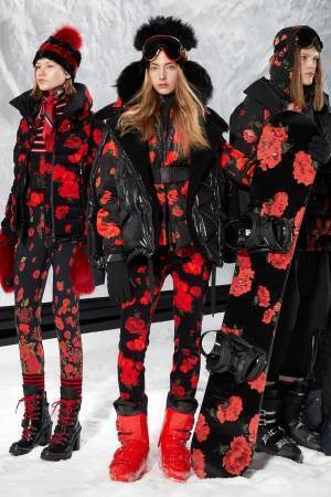 「3 モンクレール グルノーブル」1960年代を彷彿とさせる花柄ダウンジャケット＆ベルボトム