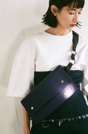 クラネ×アウトドアプロダクツ、初コラボによる多機能なウエストバッグ＆ポーチ