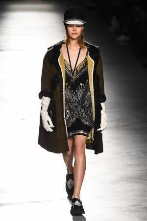 ヌメロ ヴェントゥーノ 2018年秋冬コレクション - アンバランスな世界で追求する艶と気品の狭間