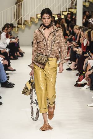 トッズ 2018-19年秋冬ウィメンズコレクションをライブ配信