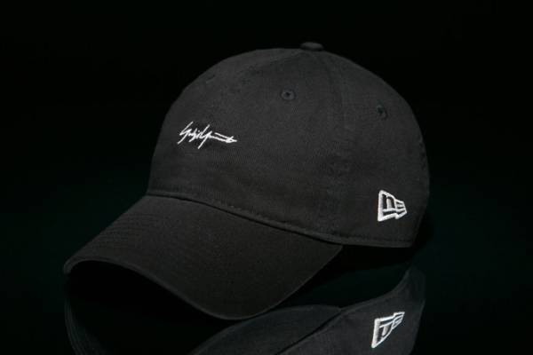 ヨウジヤマモト×ニューエラ、コラボ初となるミニマルロゴの9TWENTYが登場