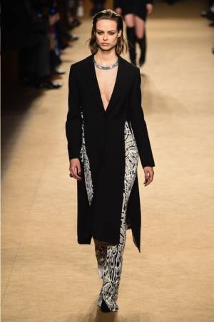 ロベルト カヴァリ 2018-19年秋冬コレクション - グラムロックの雰囲気を纏って