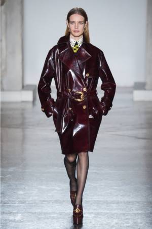 ヴェルサーチ 2018年秋冬コレクション - チェック柄で団結するヴェルサーチウーマン