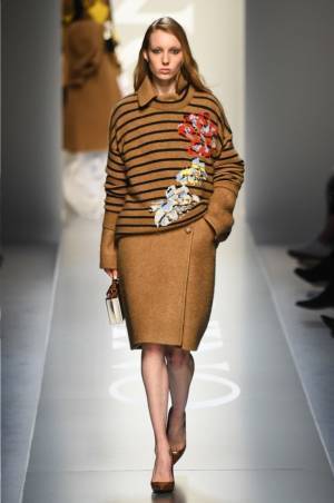 エルマンノ シェルヴィーノ 2018年秋冬コレクション - レディの優雅さの根源は柔らかで繊細な心