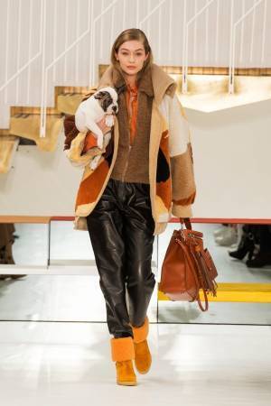 トッズ 2018年秋冬コレクション - 秋色に染まるトッズレザー