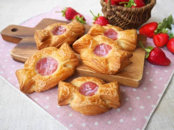 キャンディ型のクロワッサン「練乳いちごキャンディー」がミニワンにて限定発売