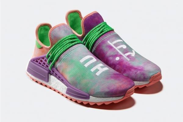 アディダス オリジナルス×ファレル・ウィリアムス、ダイダイ模様のパステルカラーシューズ