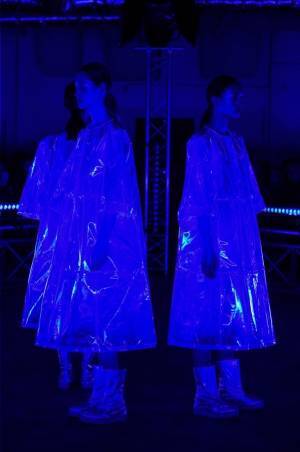 アンリアレイジ 2018-19年秋冬コレクション - 光が露わにするのは実像か虚像か