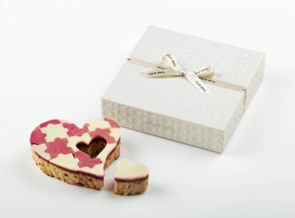 クラブハリエのホワイトデー、真っ白なバームクーヘン&ホワイトチョコのハートブラウニー