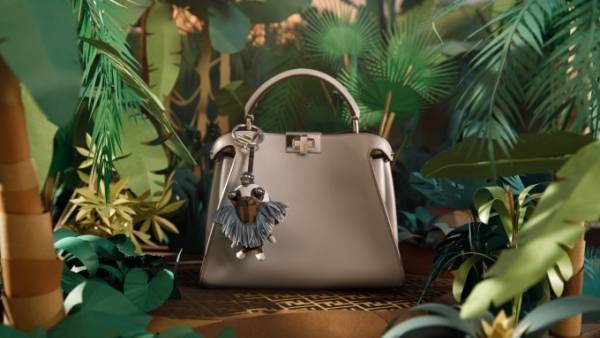 フェンディ"FF"ロゴを纏ったモンキー＆バナナのチャーム - 18年春夏より