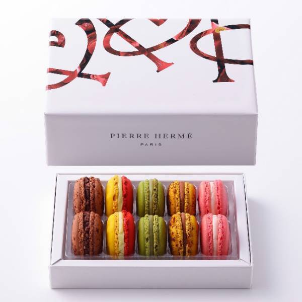 ピエール・エルメ・パリのホワイトデー、日本初上陸ジャスミン風味のマカロンやハート型ケーキ