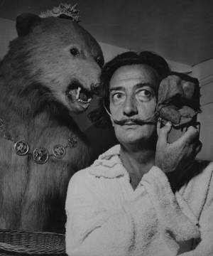 写真展「世界的アーティストたち、ダリ等」銀座で、ピカソやシャガールなどのポートレイト約30点