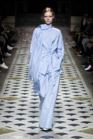 クリスチャン ワイナンツ 2018-19年秋冬コレクション -  綿密な計算が生むクリーンな女性像