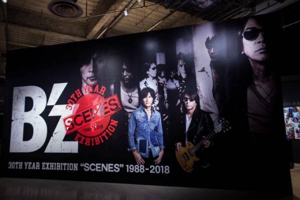 B'z 30周年、初の大型展示「SCENES」東京・有楽町で - 秘蔵映像や衣装、私物など公開
