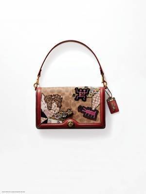 コーチ×キース・へリングのコラボバッグ、ブラウンの新モノグラムにカラフルなアートワークを装飾