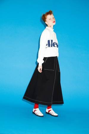 ローリーズファーム×エレッセ ヘリテージ限定アイテム、ビッグロゴのラガーシャツやパーカーなど