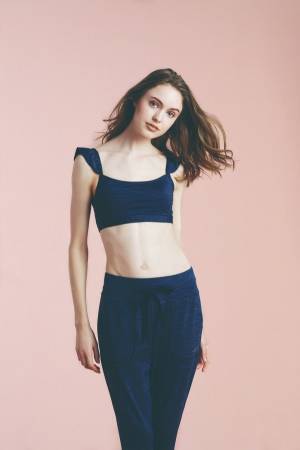 ジルスチュアートからヨガウェア誕生 - フェミニンなブラトップ＆柄で遊ぶヨガボトム