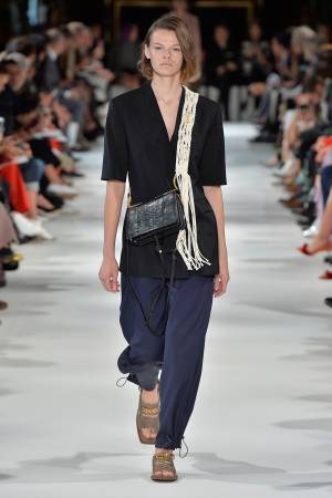 ステラ マッカートニー18年夏の新作、アイコンバッグ「ファラベラ」カスタムイベントも