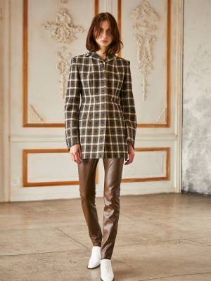 アキラナカ 2018-19年秋冬コレクション - エレガンスの中に見出す女性たちのリアル