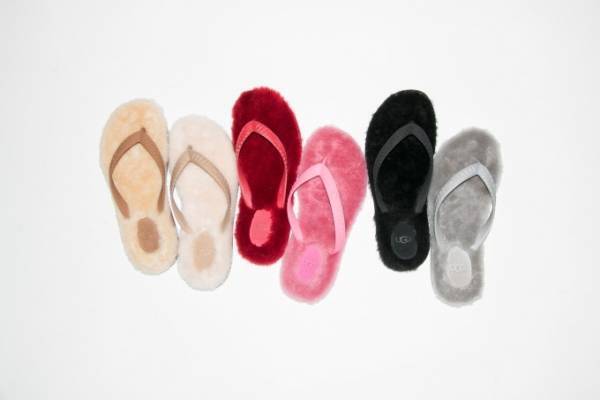 UGG人気サンダル「フラッフィー」スナイデル・エミなど5ブランドをイメージしたカラーで限定復活
