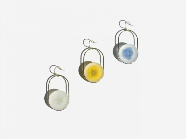 ノーカ18年春夏新作アクセサリー、天然の草花をマットな樹脂に閉じ込めたピアスやバレッタ