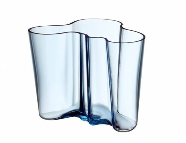 イッタラの新作テーブルウェア - イッセイ ミヤケとのコラボフラワーベースも