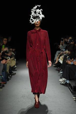 ミドラ 2018-19年秋冬コレクション - 羽ばたく鳥たちが誘う、非日常の世界