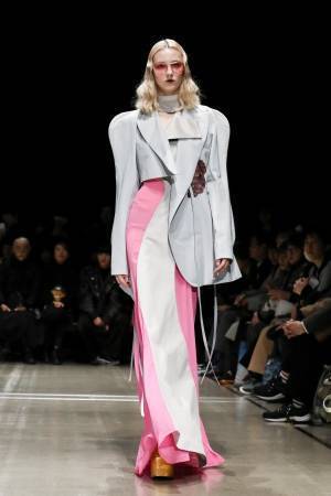 ケイスケ ヨシダ 2018-19年秋冬コレクション - 成熟したエレガンスの中にある空虚