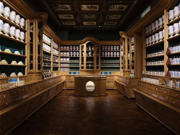 パリ発コスメ「オフィシーヌ・ユニヴェルセル・ビュリー」日本2号店が京都三条に