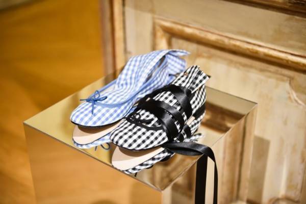 レペット限定バレリーナシューズ、チェック×リボン×スカーフで"ブリジット・バルドー"をイメージ